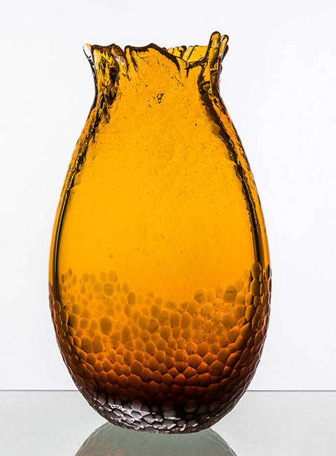 amber-Glass-vase-by-Jiří-Pačinek
